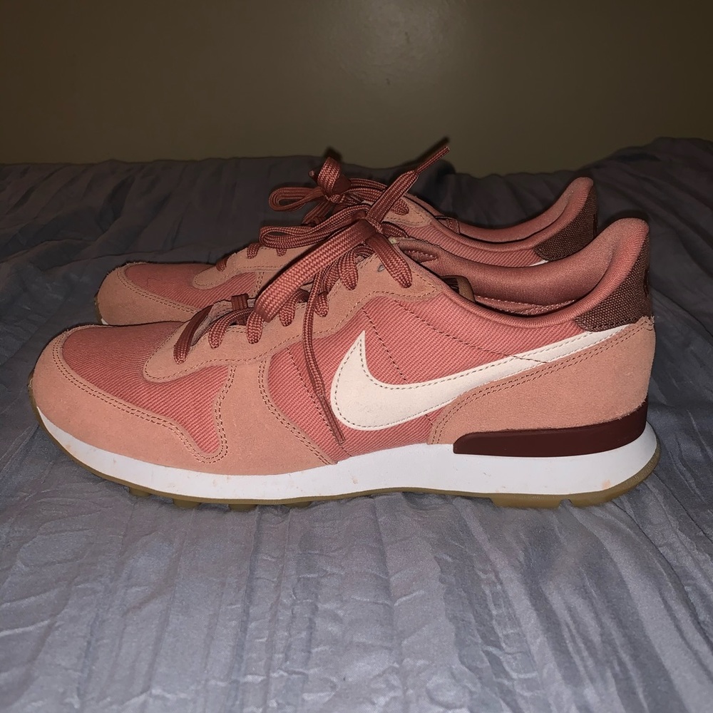 Nike Internationalists Size 9.5 Almost Brand New!